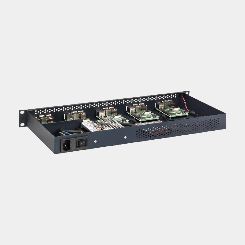 Rack 1U pour Raspberry Pi 4 vu de l'arrière avec interrupteur et connecteur d'alimentation IEC