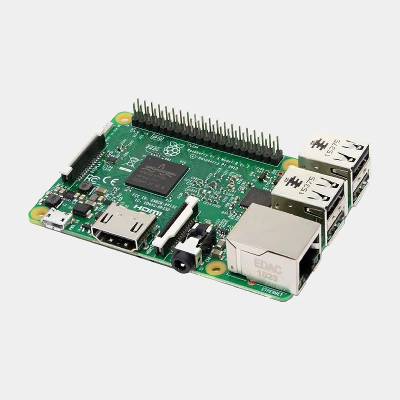 Carte Raspberry Pi 3 Model B+ vue de trois quarts avec broches GPIO et port Ethernet
