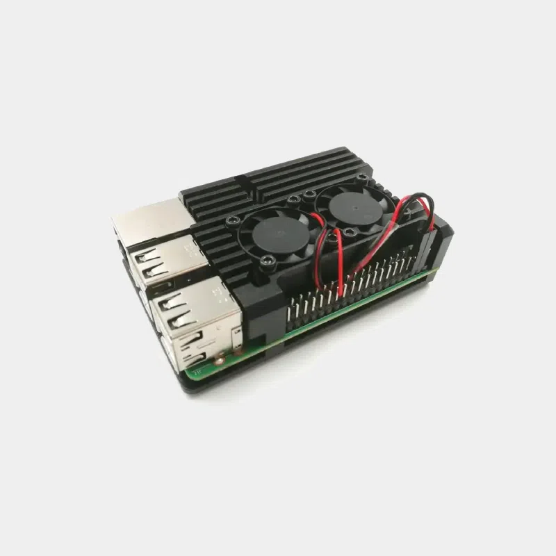 Boîtier ventilé en aluminium noir pour Raspberry Pi 5 avec deux ventilateurs à fils rouges apparents, vu de profil