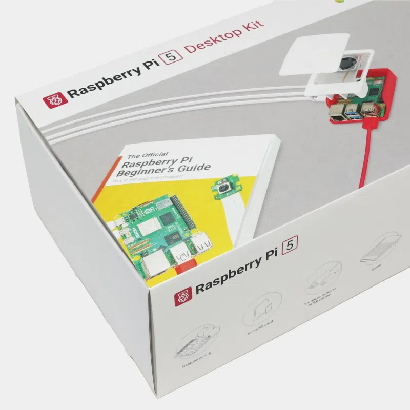 Emballage du kit Desktop Raspberry Pi 5 avec logo rouge et guide du débutant en évidence