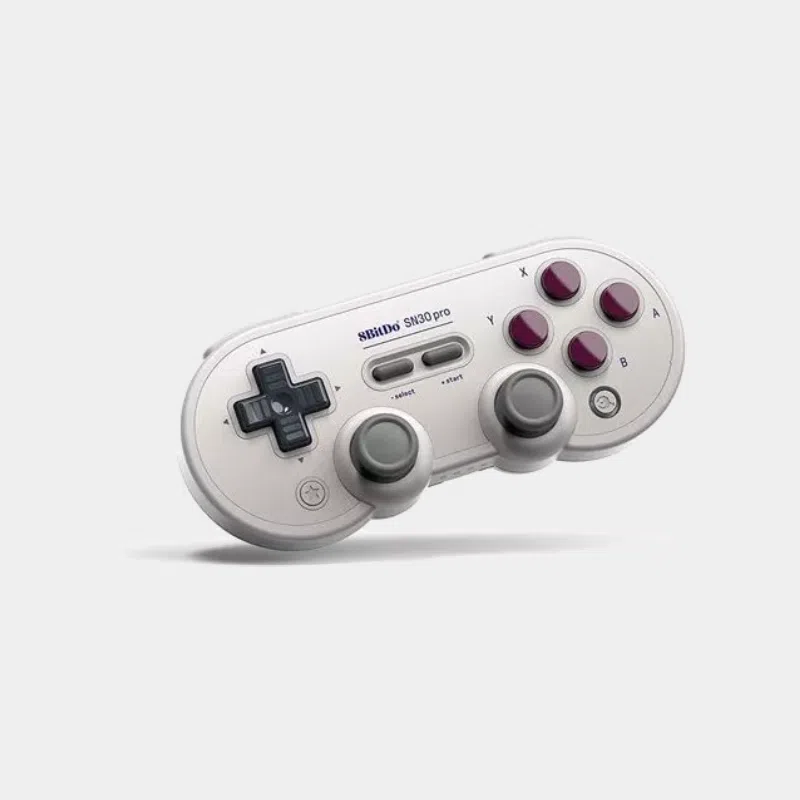 Manette 8BitDo SN30 Pro Bluetooth beige et grise vue de trois quarts avec ses joysticks