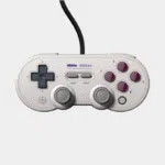 Manette 8BitDo SN30 Pro USB beige et grise vue de face avec croix directionnelle et boutons violets