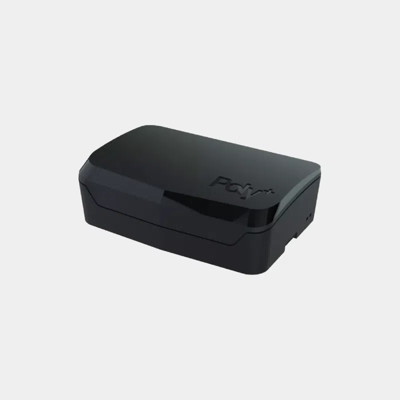 Boîtier ARGON Poly+ pour Raspberry Pi 4 fermé, vue de trois quarts avec le logo Poly+ visible