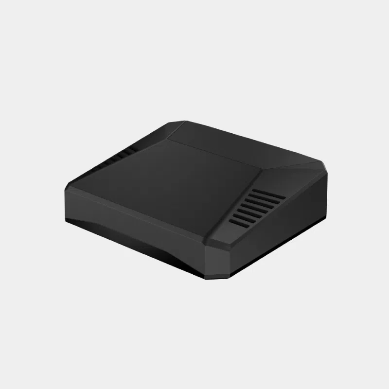 Boîtier ARGON ONE V3 pour Raspberry Pi 5 fermé, vue de trois quarts avec ses grilles d'aération