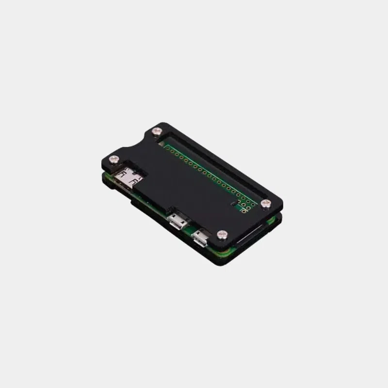 Boîtier simple pour Raspberry Pi Zero, coque noire vue de trois quarts avec ports micro USB et fente GPIO
