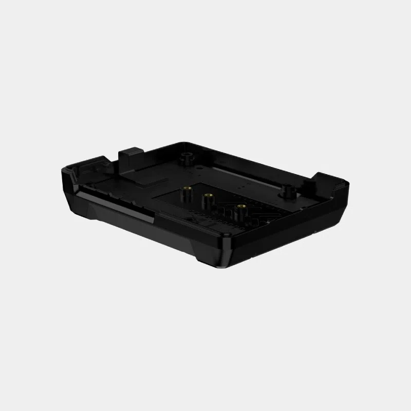 Extension M.2 NVMe PCIe pour ARGON ONE V3 vue de trois quarts, plaque noire avec encoches de fixation