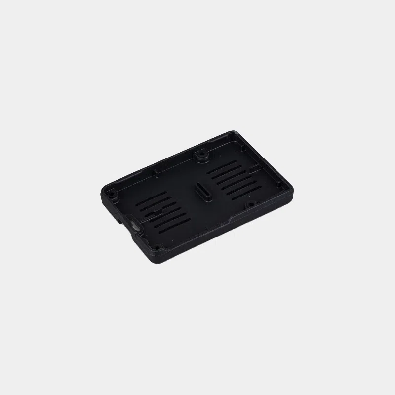 Raspberry Pi Bumper pour Raspberry Pi 5, coque noire vue de dessous avec découpes d'aération