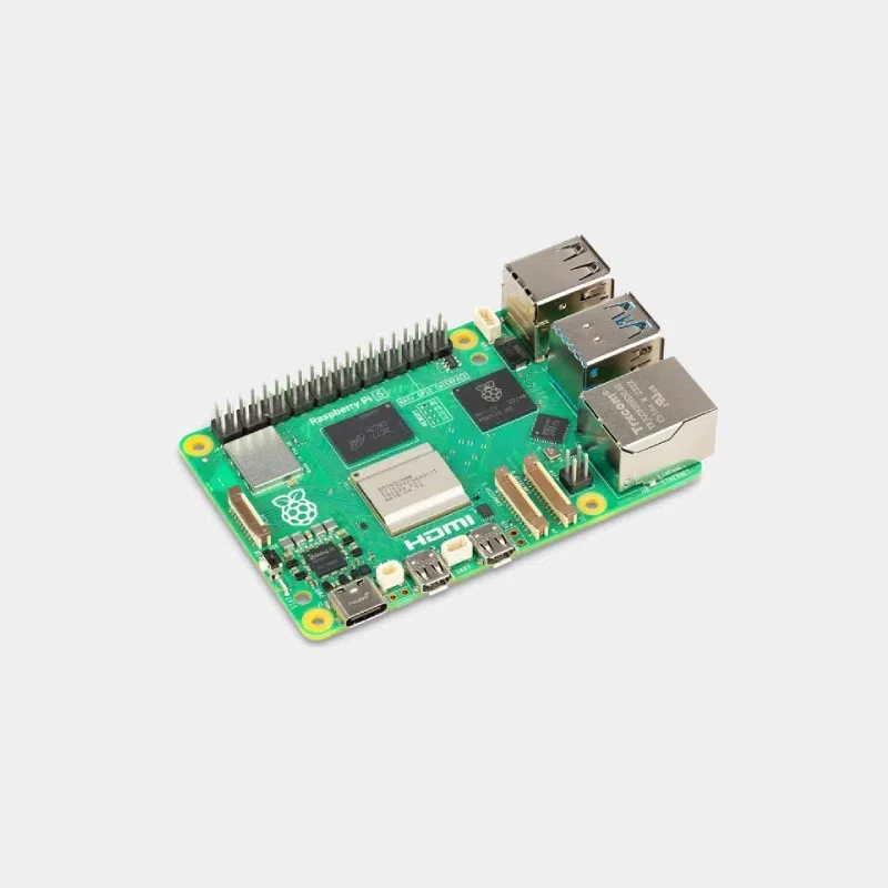 Carte Raspberry Pi 5 seule, vue de trois quarts, fournie dans le kit Recalbox