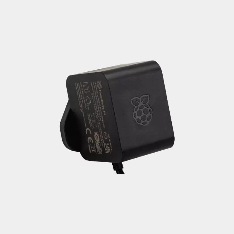 Adaptateur secteur noir avec logo Raspberry Pi inclus dans le kit Recalbox Raspberry Pi 5