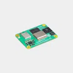 Carte Raspberry Pi Compute Module 5 vue de trois quarts avec son connecteur de fond de panier