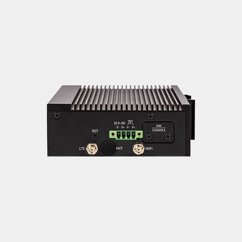Passerelle Elastel EG500 vue de côté avec connecteurs antennes LTE et WiFi