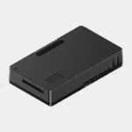 Boîtier Argon One V5 vu de trois quarts avec prise casque et port Ethernet visibles
