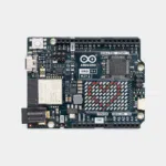 Arduino UNO R4 WiFi vu de dessus avec matrice de LED en forme de coeur sérigraphiée