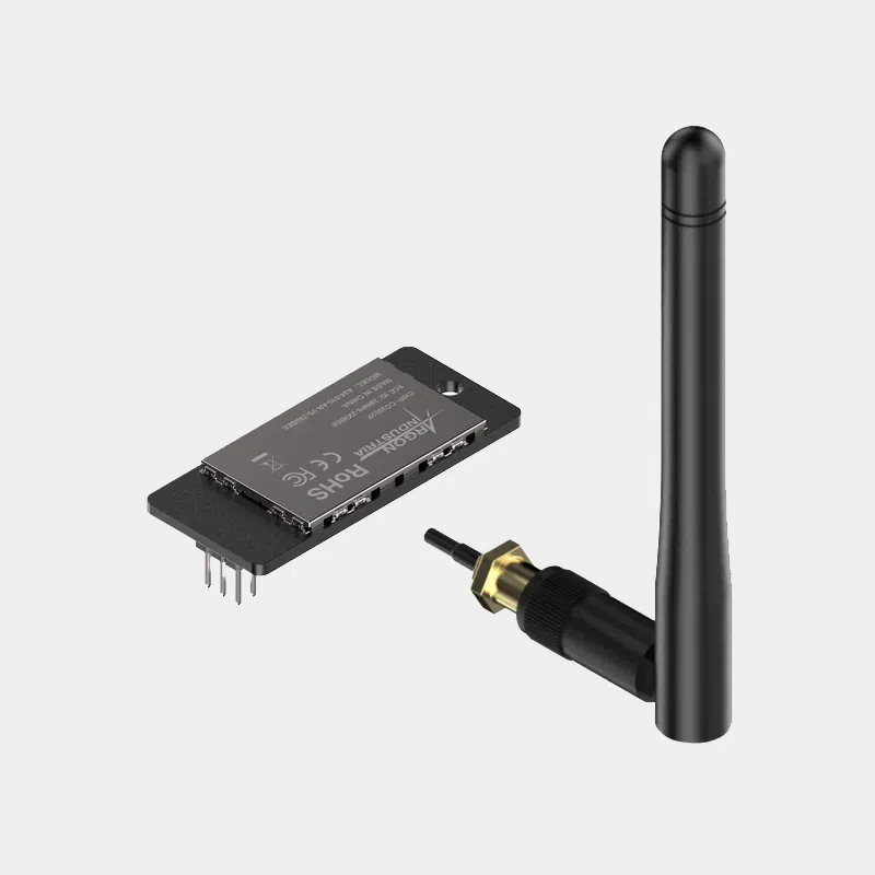 Module ZigBee Argon Industria vu de face avec son antenne externe raccordée