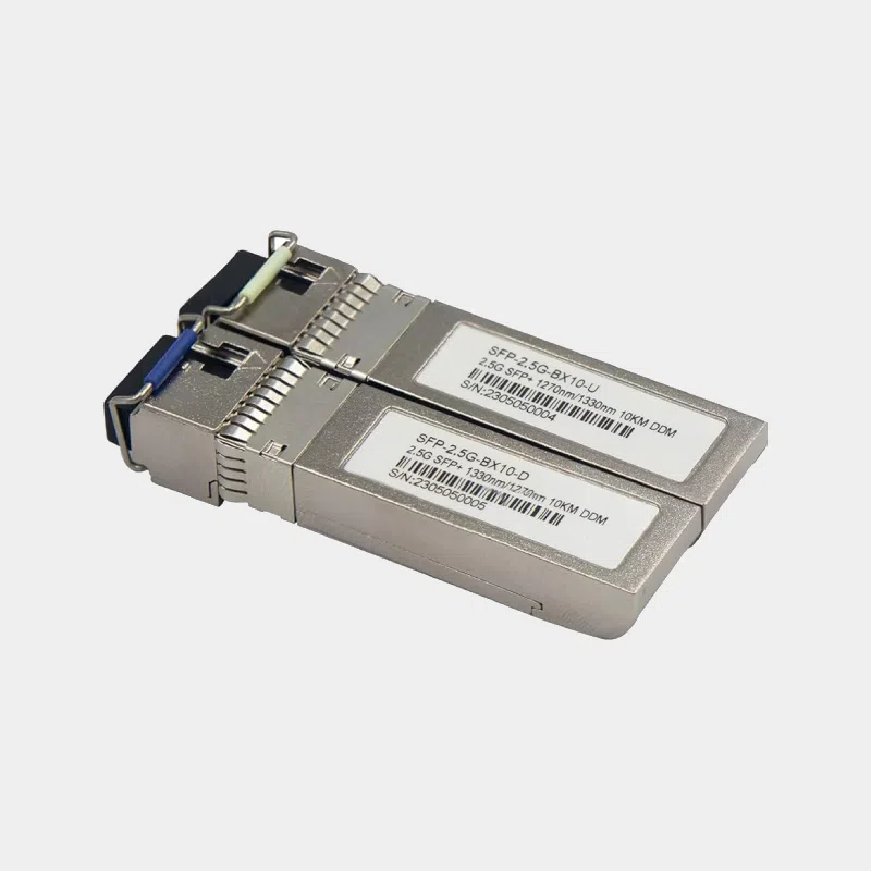 Deux modules SFP 2,5G Banana Pi métalliques avec étiquettes techniques, vue de trois quarts