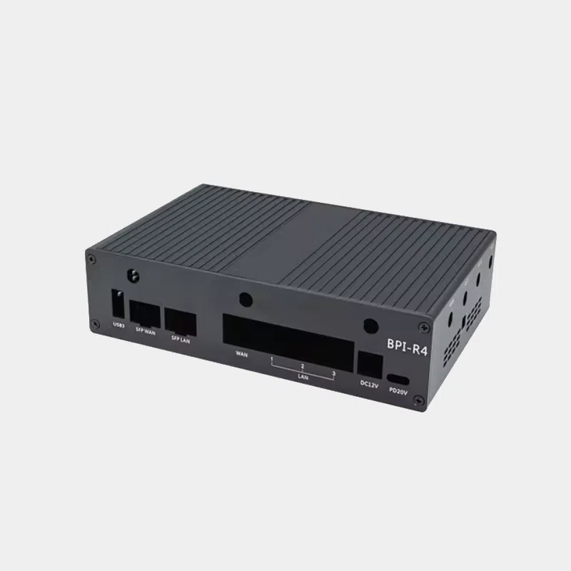 Boîtier métallique noir pour BPI-R4 vu de face avec ports et logo BPI-R4