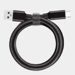 Câble USB 3 Type-C vers USB-A noir enroulé avec attache velcro grise