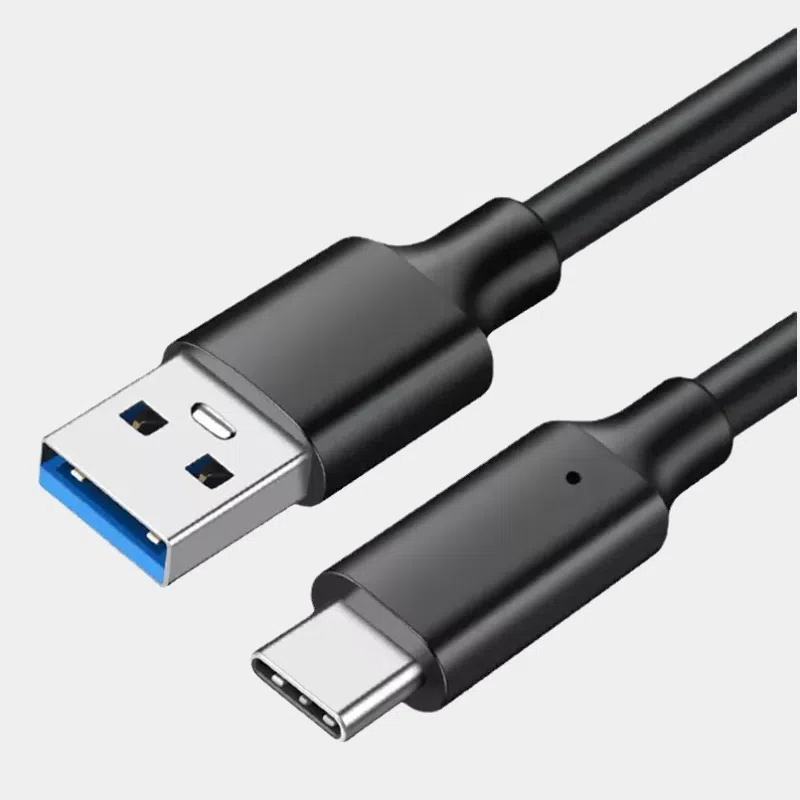 Câble USB 3 Type-C vers USB-A noir avec ses deux connecteurs visibles