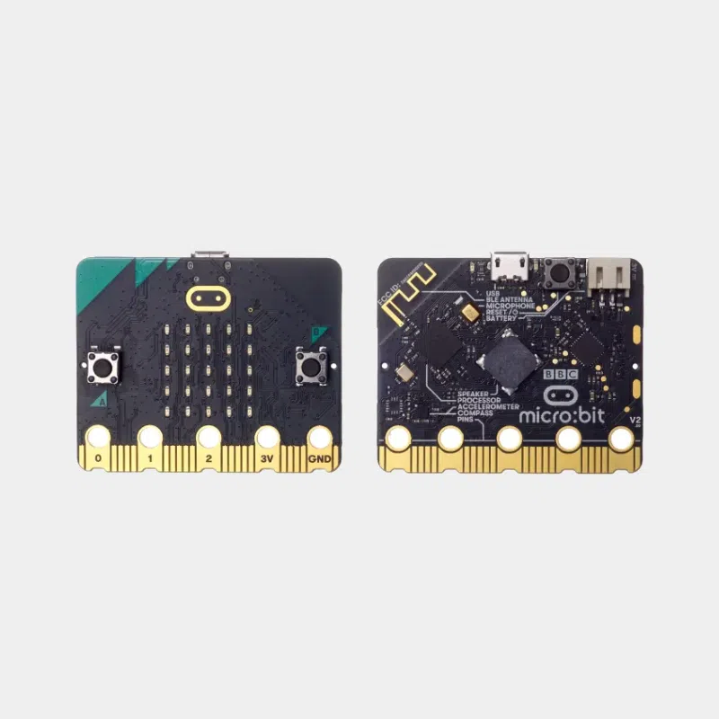 Kit micro:bit Club V2 2 Carte Micro:bit BBC V2 vue de face et de dos, boîtier noir avec broches dorées