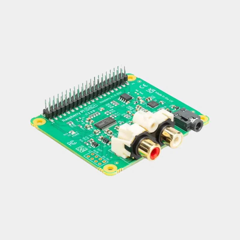 HAT DAC audio IQaudio vert avec connecteurs RCA et jack, broches GPIO visibles