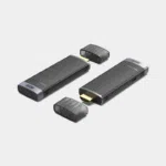 Émetteur et récepteur HDMI sans fil, deux boîtiers noirs avec capuchon et connecteur doré