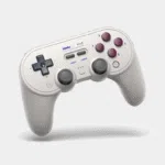 Manette Bluetooth 8BitDo Pro 2 édition Game Boy vue de trois-quarts avec boutons violets