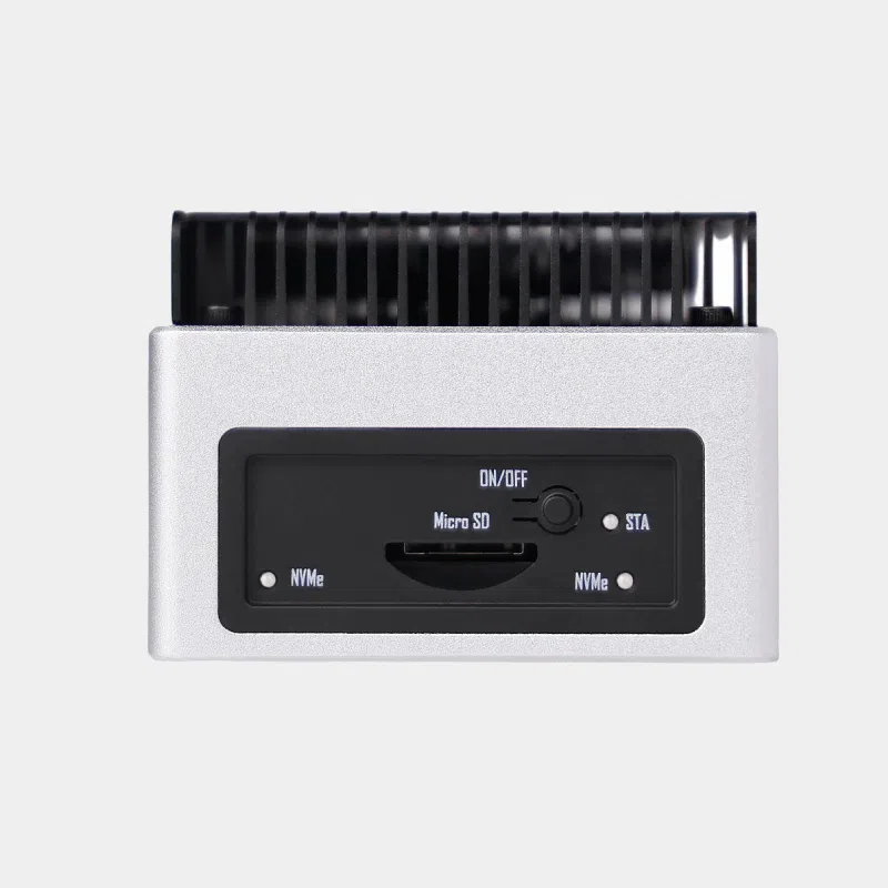 reComputer AI R2130-12 vu de face avec interrupteur, lecteur micro SD et port HDMI