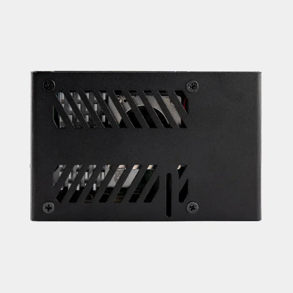Boîtier compatible NVMe Base pour Raspberry Pi 5 2 Boîtier noir compatible NVMe Base pour Raspberry Pi 5, vu de profil avec grilles de ventilation