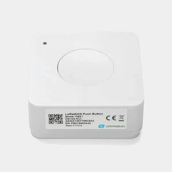 Bouton multifonction LoRaWAN Dragino PB01 blanc, vu de dessus avec son étiquette QR code