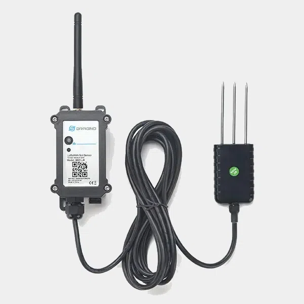 Capteur de sol Dragino SE01-LB avec boîtier à antenne relié par câble à la sonde à trois broches
