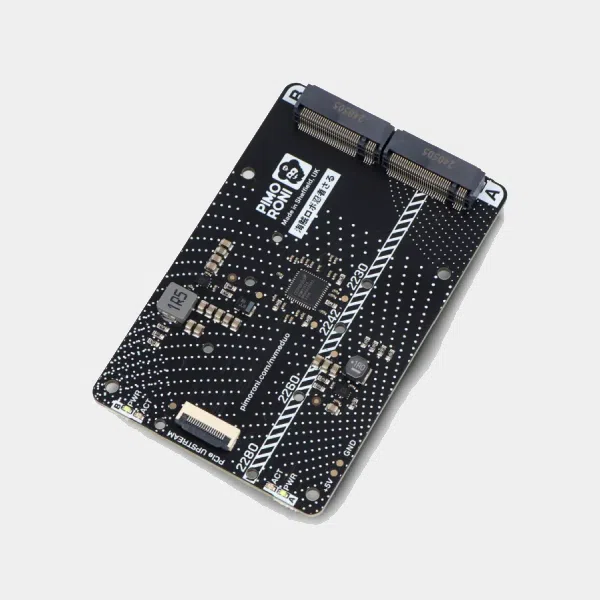 Base NVMe Duo Pimoroni noire vue de dessus avec ses deux connecteurs M.2