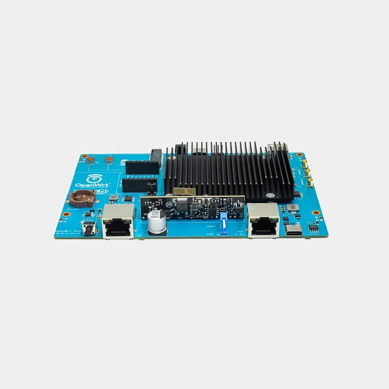 Banana Pi OpenWrt One 3 Banana Pi OpenWrt One, carte électronique turquoise avec dissipateur, ports Ethernet et USB-C