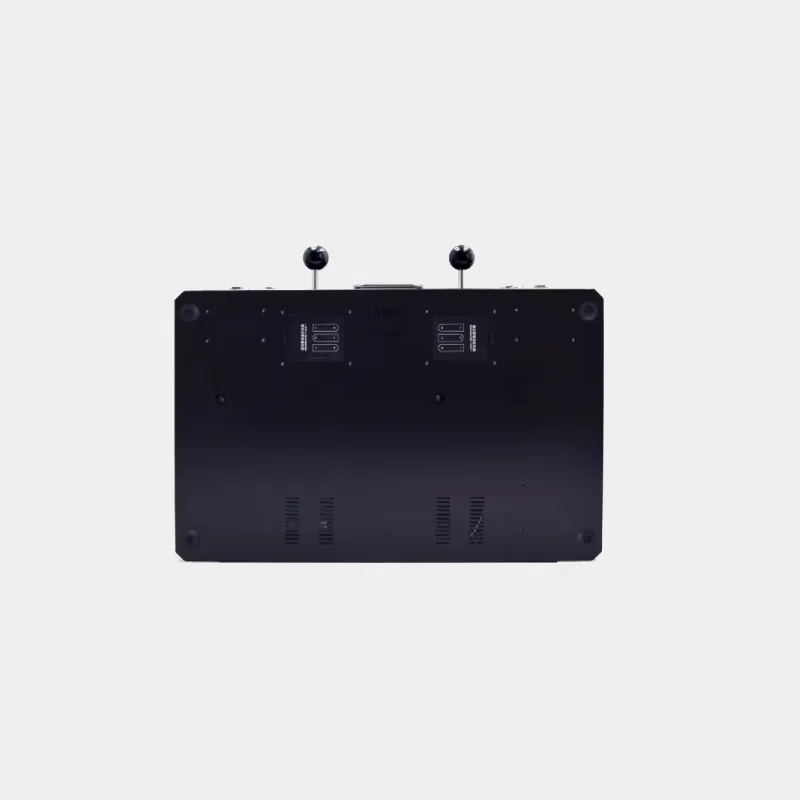 Borne d'arcade portable basée sur Raspberry Pi 5 3 Borne d'arcade portable fermée vue de dos avec poignée et fermoirs