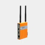 Boîtier industriel EDATEC ED-IPC1100 orange vu de trois quarts avec antennes et port Ethernet
