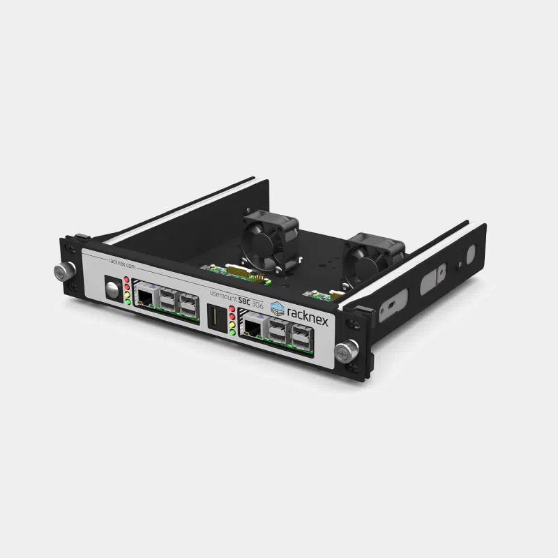 Kit de montage en rack Racknex vu de trois quarts avec ports Ethernet et USB